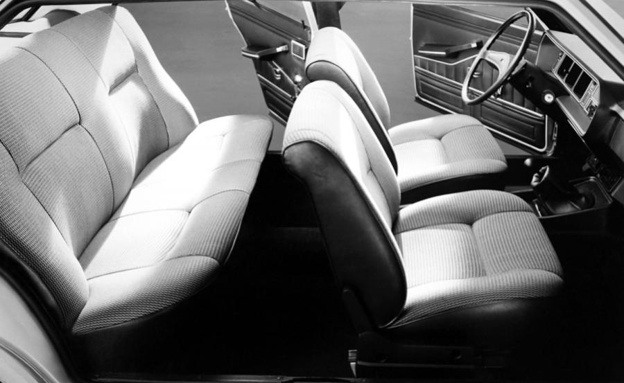 Интерьер Fiat 131 Mirafiori Special 4-Door 1974 года  (фото 3 из 9)